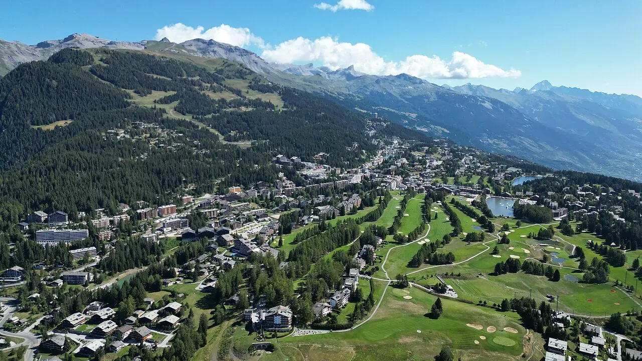 Le plateau de Crans-Montana et son golf